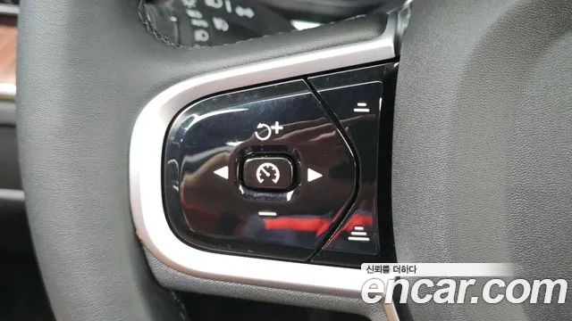 Volvo XC60 — фото 16