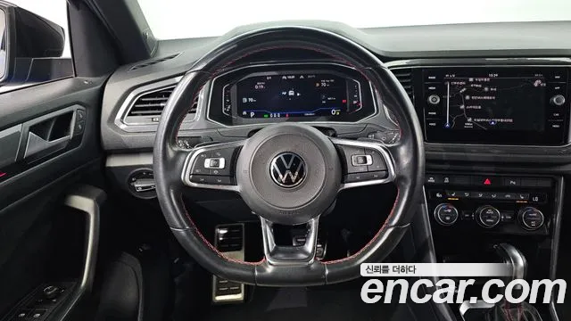 Volkswagen T-Roc — фото 15