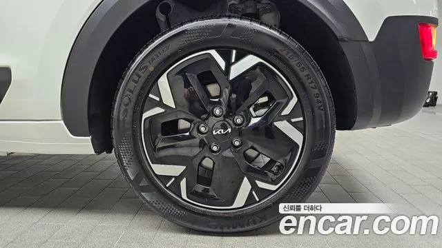 Kia Niro — фото 21