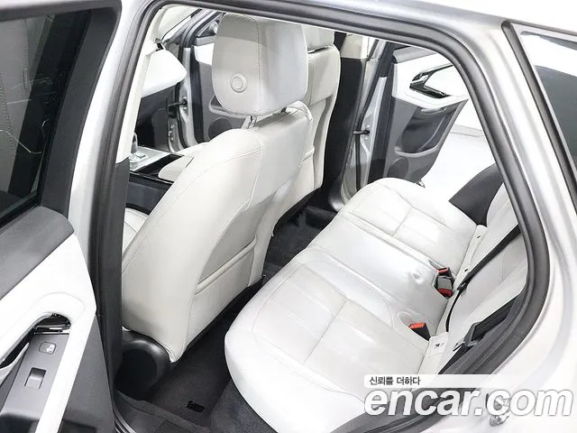 Land Rover Range Rover Evoque — фото 16