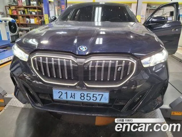 BMW i5 — фото 1