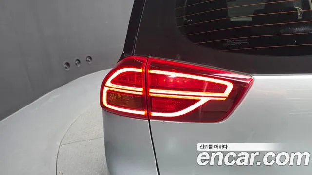 Kia Niro — фото 23