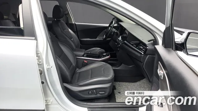 Kia Niro — фото 26
