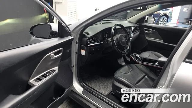 Kia Niro — фото 10