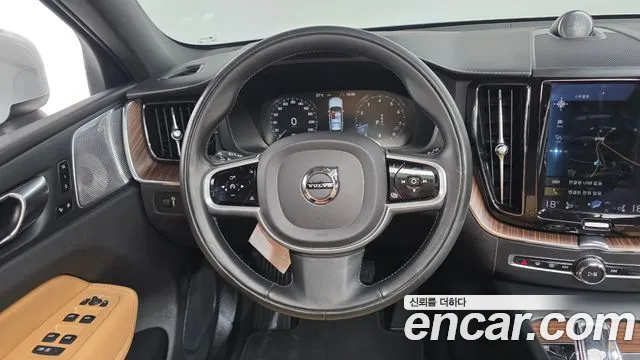 Volvo XC60 — фото 13
