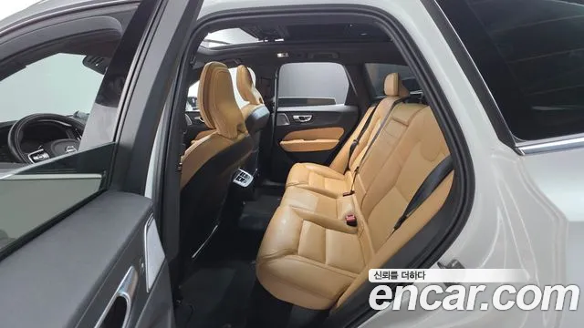 Volvo XC60 — фото 16