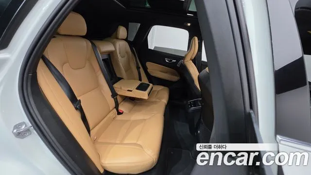 Volvo XC60 — фото 18