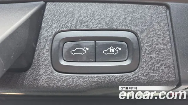Volvo XC60 — фото 20