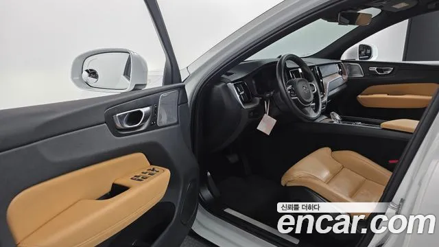 Volvo XC60 — фото 10