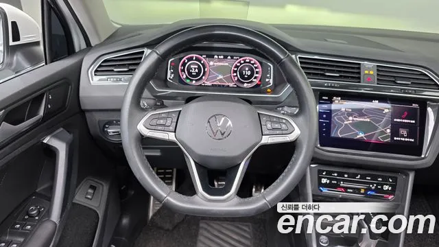 Volkswagen Tiguan — фото 12
