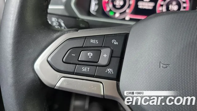 Volkswagen Tiguan — фото 18