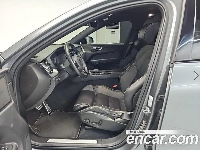 Volvo XC60 — фото 11