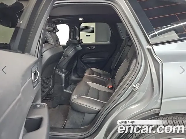 Volvo XC60 — фото 12