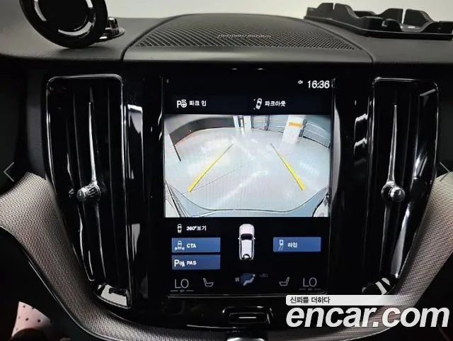 Volvo XC60 — фото 16