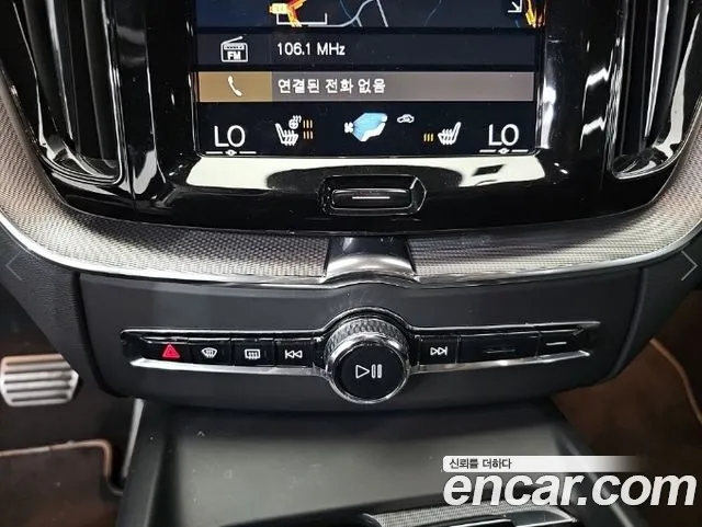Volvo XC60 — фото 10