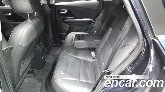 Kia Niro — фото 12