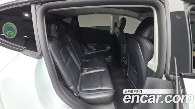 Tesla Model Y — фото 18
