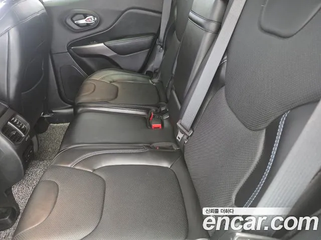 Jeep Cherokee — фото 11