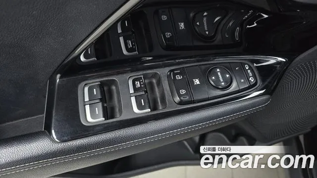 Kia Niro — фото 18