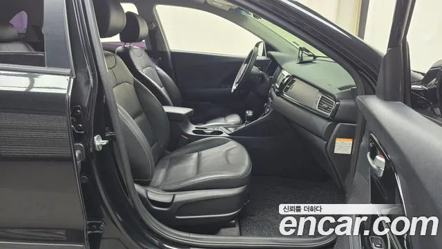 Kia Niro — фото 26