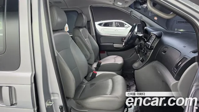 Hyundai Starex — фото 17