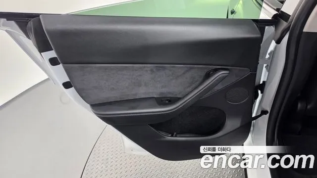 Tesla Model Y — фото 25