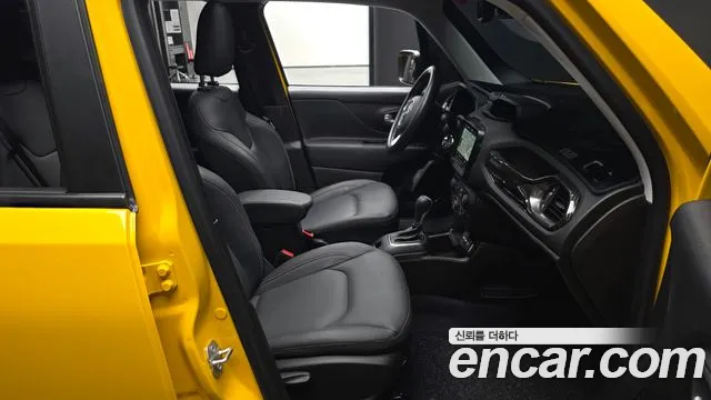 Jeep Renegade — фото 11