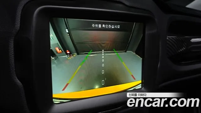 Jeep Renegade — фото 15