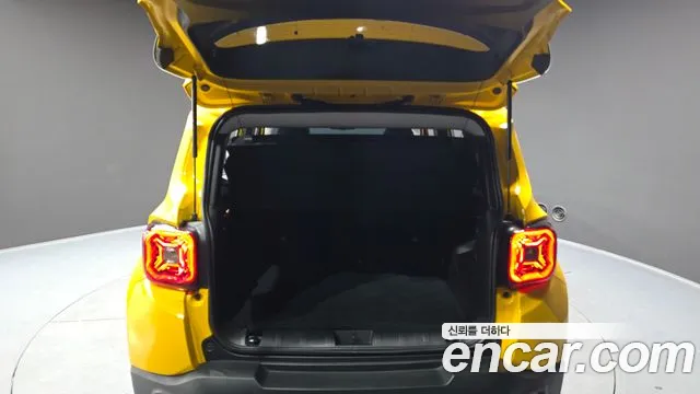 Jeep Renegade — фото 20