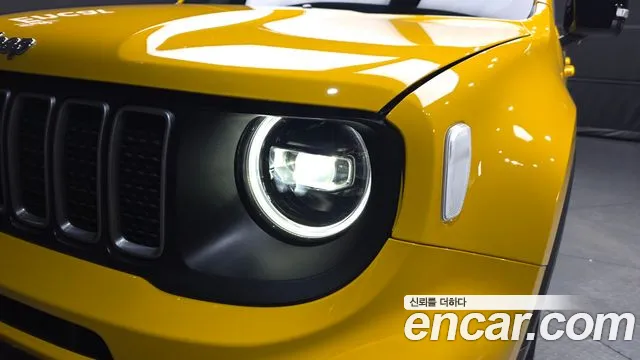 Jeep Renegade — фото 22