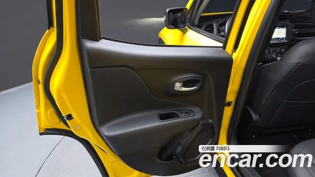 Jeep Renegade — фото 25