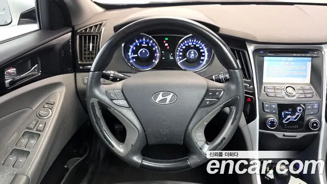 Hyundai Sonata — фото 13
