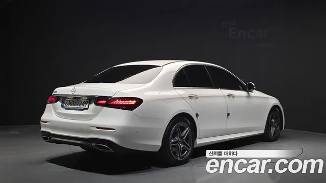 Mercedes-Benz E-Class — фото 2