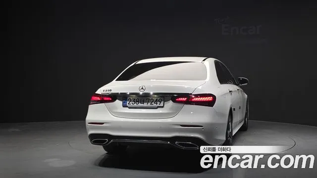 Mercedes-Benz E-Class — фото 4