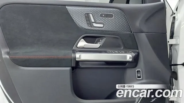 Mercedes-Benz EQB — фото 15