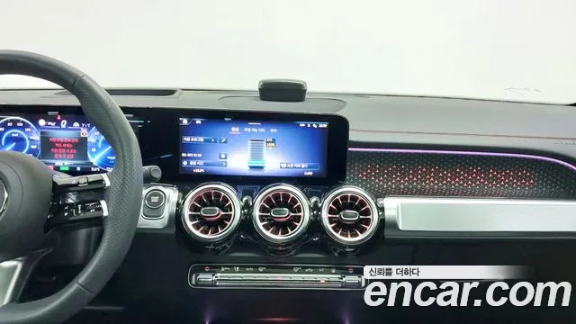 Mercedes-Benz EQB — фото 16