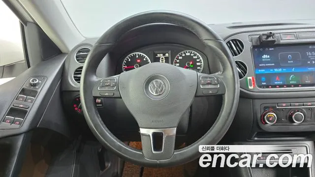 Volkswagen Tiguan — фото 13
