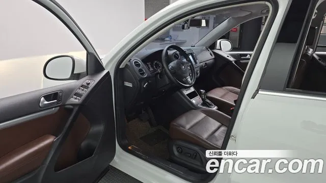 Volkswagen Tiguan — фото 10