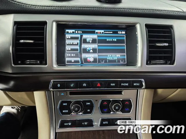 Jaguar XF — фото 14