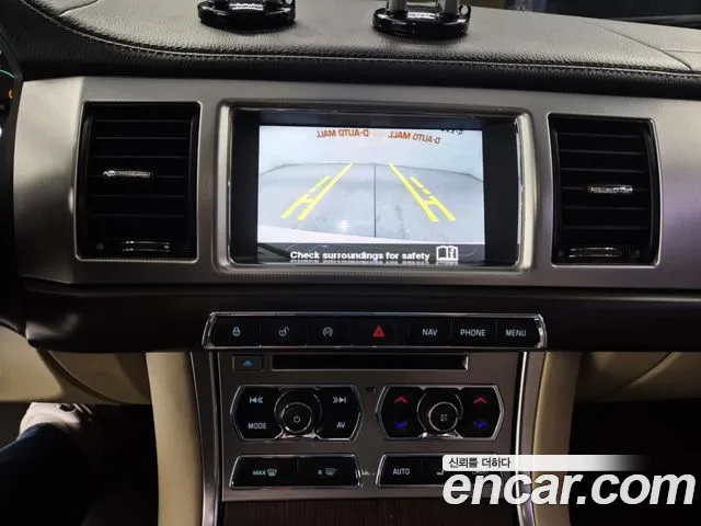 Jaguar XF — фото 15