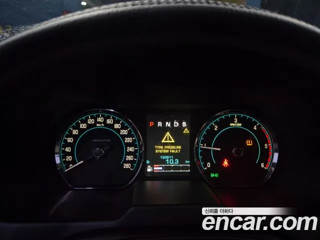 Jaguar XF — фото 17