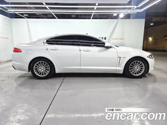 Jaguar XF — фото 6