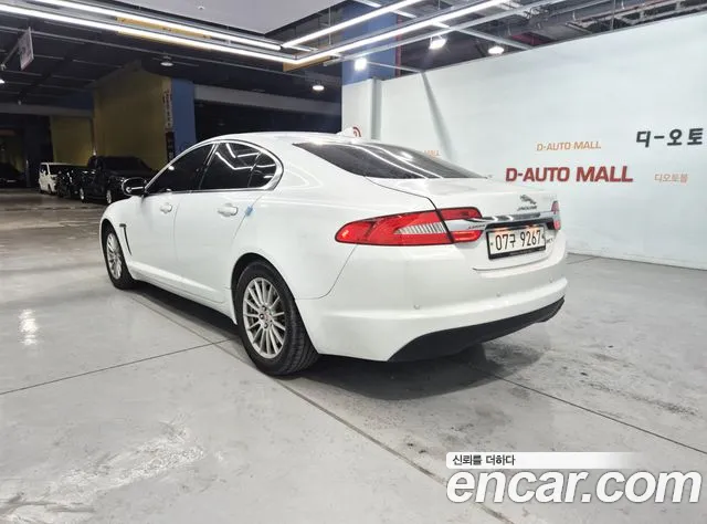 Jaguar XF — фото 8
