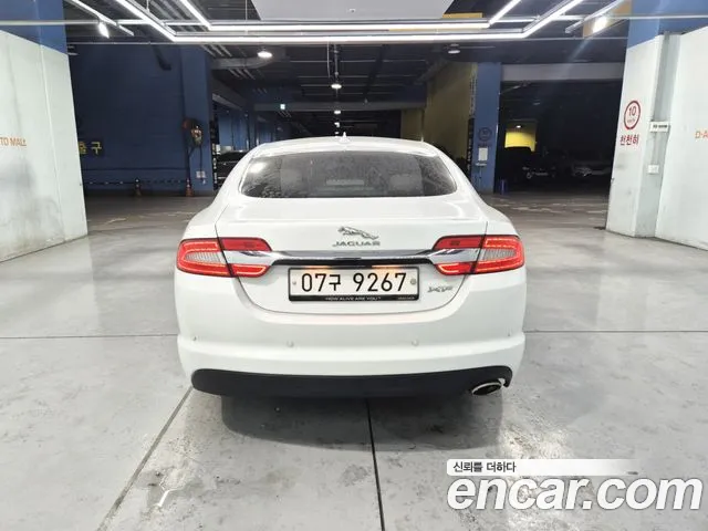 Jaguar XF — фото 9