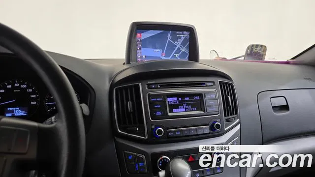 Hyundai Starex — фото 13
