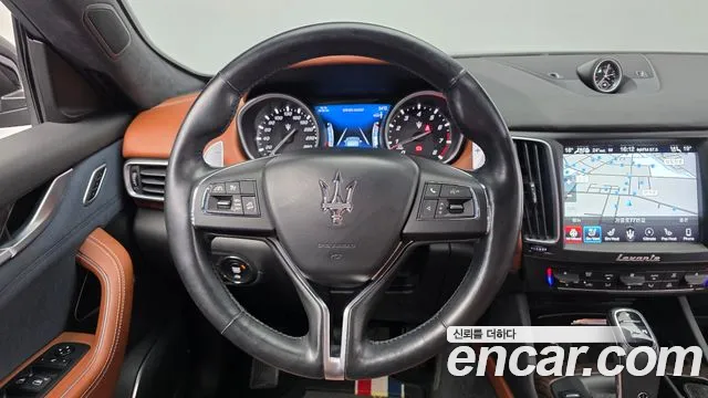 Maserati Levante — фото 13