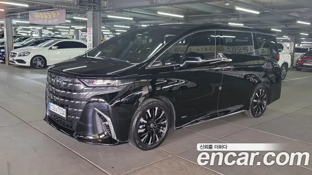 Toyota Alphard — фото 1