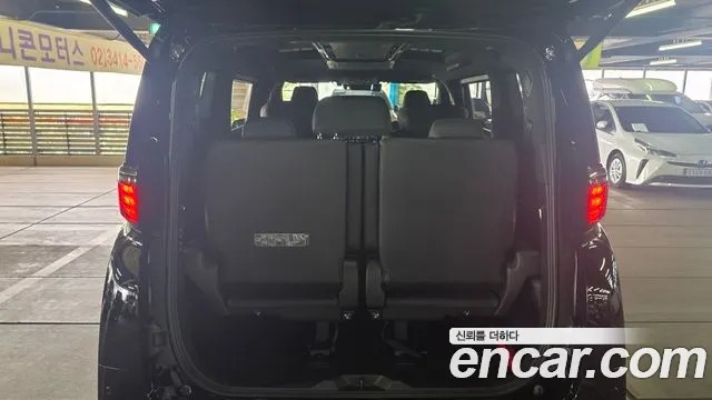 Toyota Alphard — фото 13