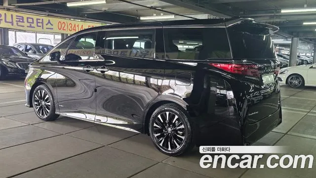 Toyota Alphard — фото 2