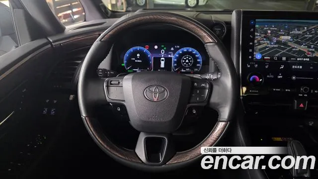 Toyota Alphard — фото 8